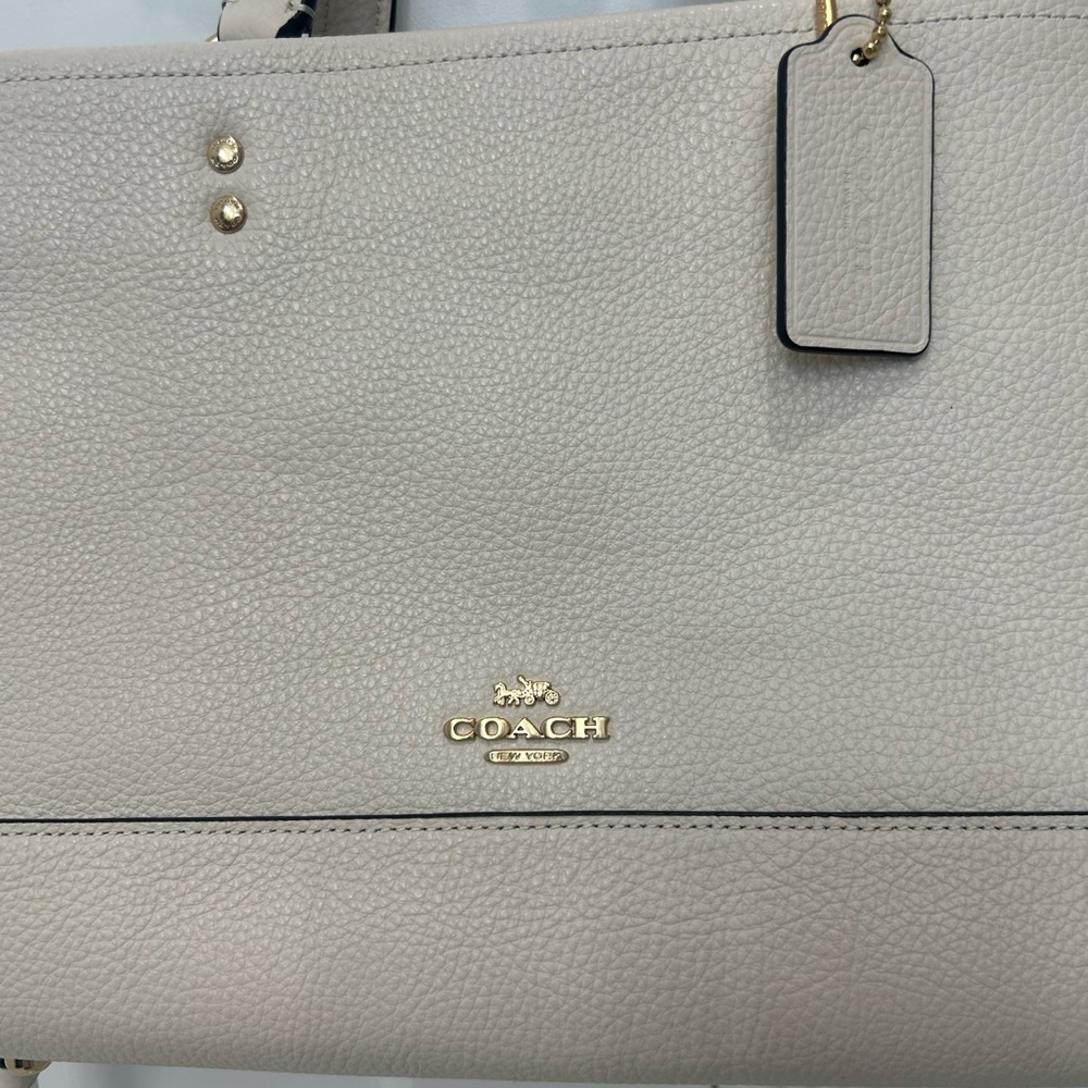 NWT Coach Dempsey Carryall Leather 2 Way Bag in Chalk - Picture 3 of 12